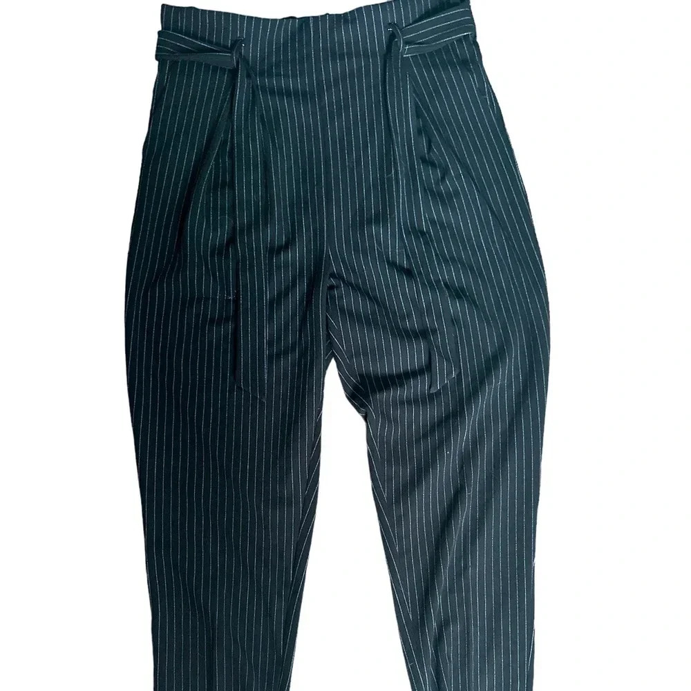 Charlotte Russe Black and white Striped Paperbag pants (E2)